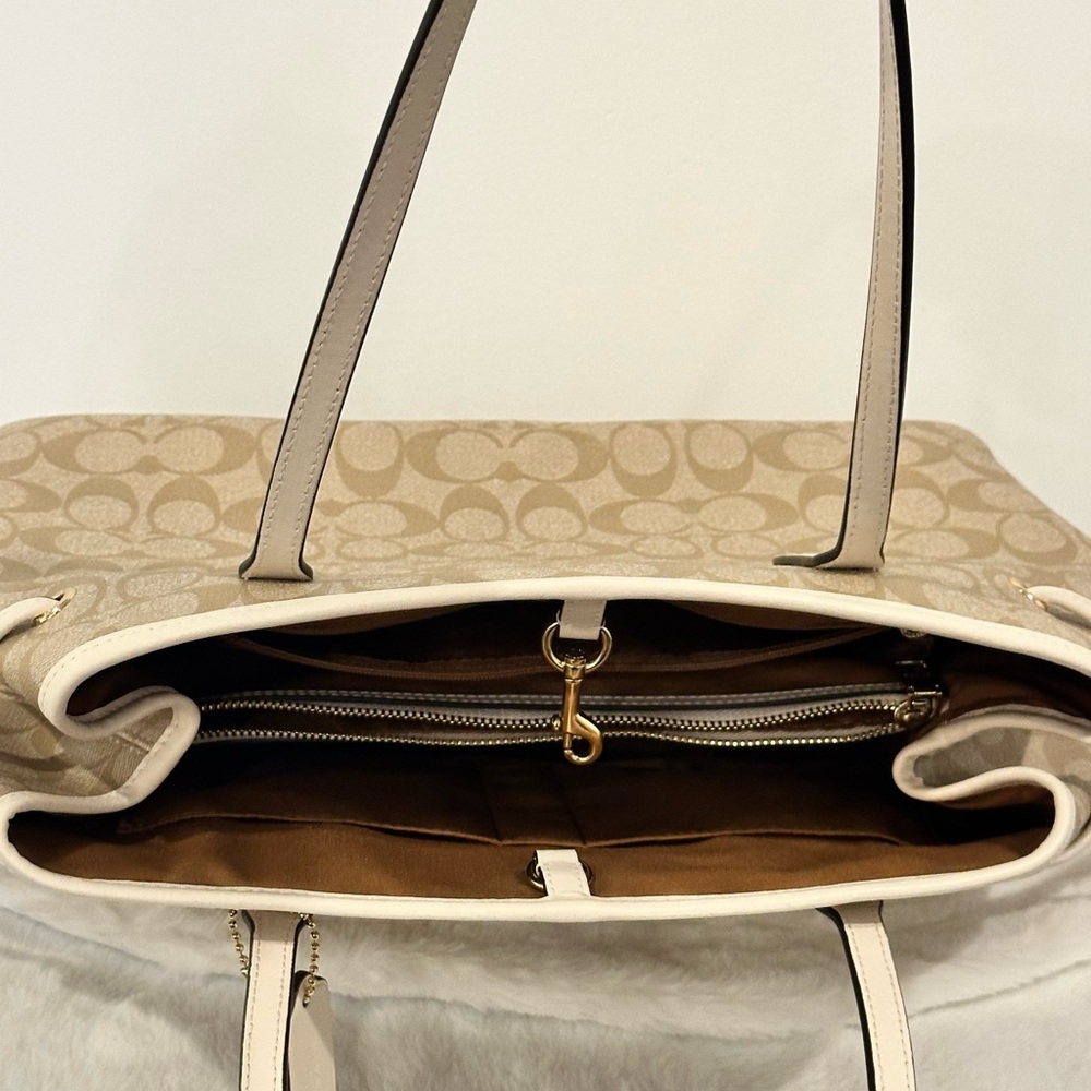 Coach Signature Drawstring Carryall Canvas Shoulder Bag Light Khaki Chalk, NWOT - Picture 11 of 15